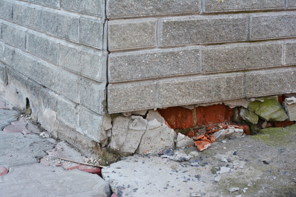 home foundation cracks